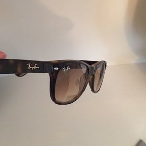 Ray Ban New Wayfarer Sunglasses